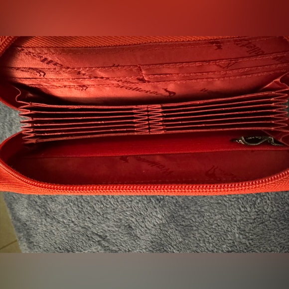 WalletBe full size water w/ zipper, exterior ID and tons of of CC slots - Picture 3 of 5